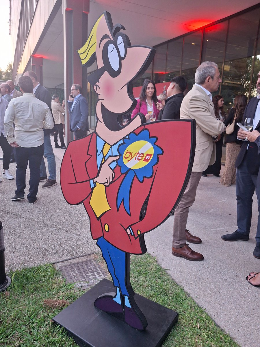 KYOCERA_DS_ES's tweet image. En logística no hay margen de error. Correos Express confió en Kyocera para automatizar su gestión documental con IA. 
El proyecto ganó en los #PremiosByteTI2025, demostrando cómo la tecnología impulsa eficiencia y excelencia. 

#SmartBusinessSolutions
