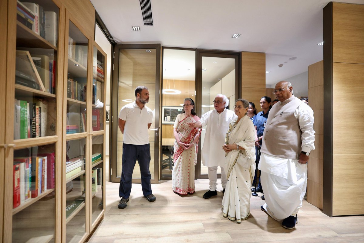 RazaAhmadDL's tweet image. पूर्व प्रधानमंत्री डॉक्टर मनमोहन सिंह की 93 वीं जयंती के मौके पर कांग्रेस मुख्यालय इंदिरा भवन में &quot; डॉक्टर मनमोहन सिंह रिसर्च सेंटर और लाइब्रेरी&quot; का उद्घाटन किया गया। 

#DrManmohanSingh