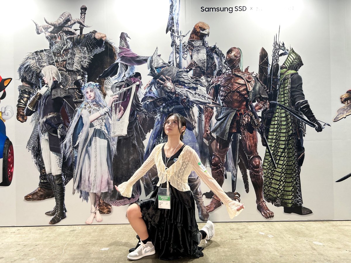 サムスンのブースで「雨よ」のポーズをしてきたよ☔️
夜渡りはサムスンへ！
#TGS2025 #Samsung #エルデンリングナイトレイン