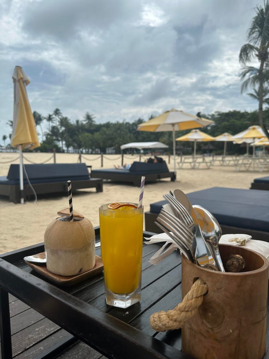 wans_pql's tweet image. 今日は天気が良くて、友達と海辺を散歩しています。✨😊