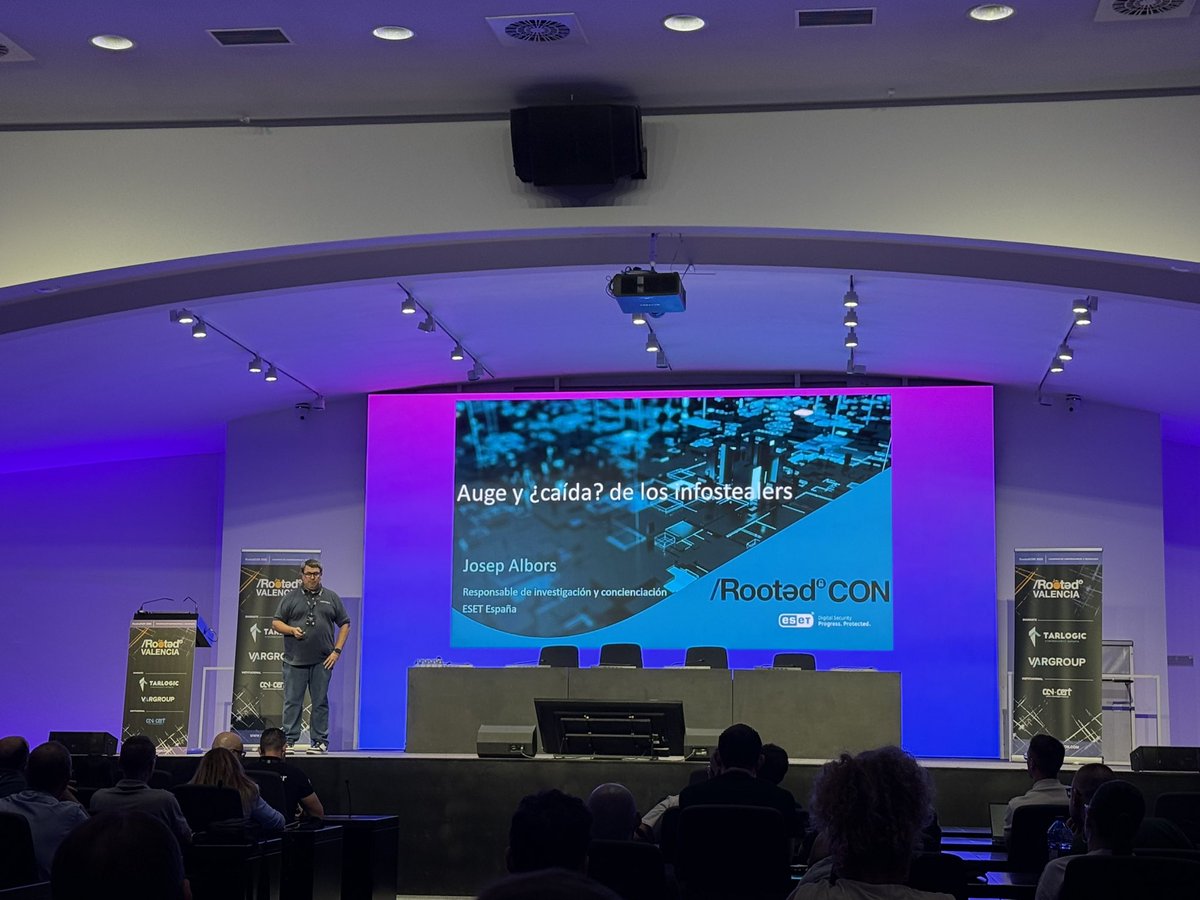 alexaliagasec's tweet image. Nuestro compañero @JosepAlbors en @rootedcon Valencia
