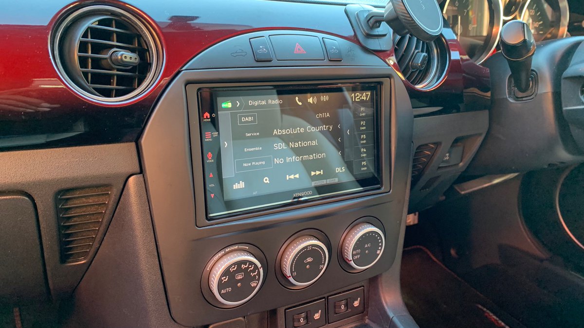 dynamic_audio's tweet image. We’ve just transformed a Mazda MX-5 2014 model with the latest tech upgrade. The Kenwood DMX7722DABS Wireless CarPlay Stereo, installed seamlessly using the FKIT-MAZDA-17 fitting kit.

@Mazda_UK @Kenwood_UK