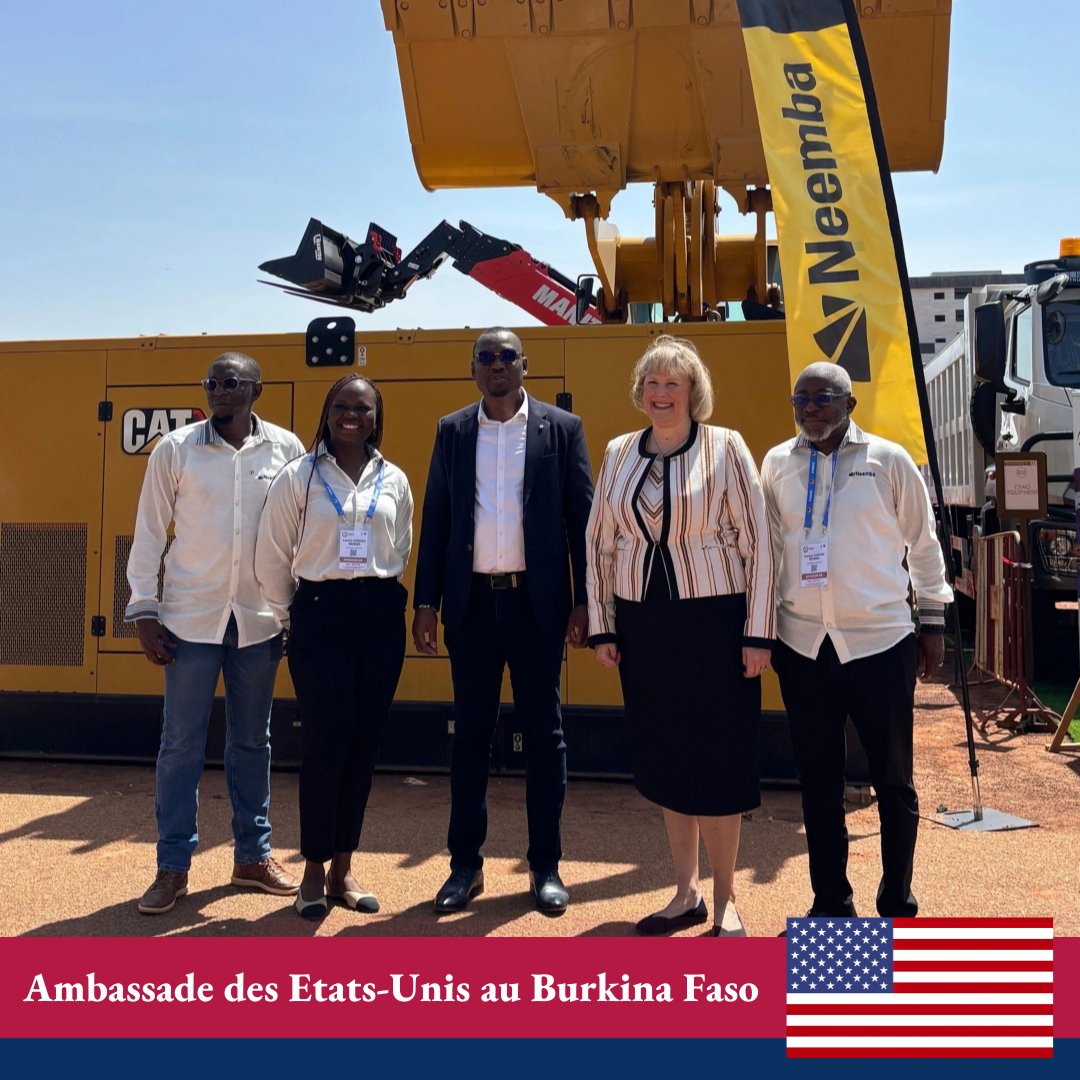 À la #SAMAO2025, l’Ambassadeur Joann Lockard a mis en lumière la contribution des États-Unis à l’avenir du Burkina Faso. Avec plus d'un milliard de dollars d’investissements américains dans le secteur minier et la dynamique d’entreprises liées aux États-Unis comme Vista Bank et