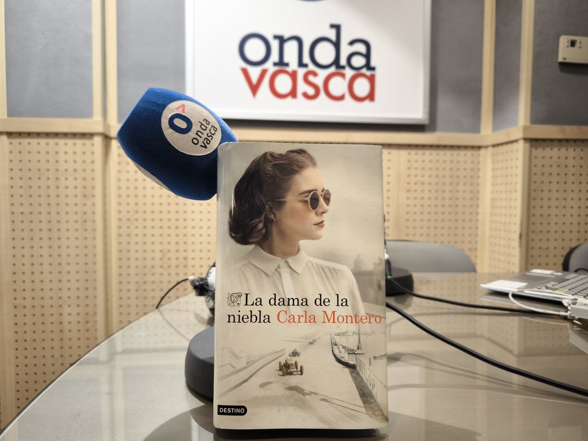 Personajes, atmósferas, trama, acción, amor...lo tiene todo la última novela de <a href="/CarlaMonteroM/">Carla Montero</a> que lleva por título ' La dama de la niebla' y que ha editado <a href="/EdDestino/">Ediciones Destino</a> 
Este sábado (16h.) en 'La hora de los libros', en <a href="/ondavasca/">Onda Vasca</a> hablamos con la escritora 📚