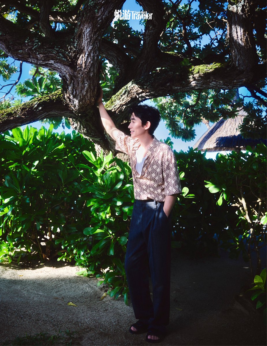 wenella_subs's tweet photo. /3 Sept 26 Weibo: Zhu Yilong graces the cover of Conde Nast Traveler Sept 2025 Issue. Enjoying the beach 🏖️ and sea🤿of Mauritius 🇲🇺

#ZhuYilong #朱一龙 #朱一龍 https://t.co/AMFUBVIBox
