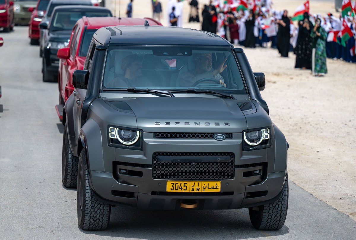 لن ننسى مكرمات #السلطان_هيثم لنا 
أكرمنا لكل مولود بمبلغ، ولكل شخص من ذوي الإعاقة بمبلغ، ولكل مسن بمبلغ، ولكل مقبل على الزواج بدعم مالي.
كما أكرمنا بفعاليات صيفية وشتوية في كل ولاية، ومكرمات لا تُحصى وميزانيه خاصه لك محافظة.
فلنحمد الله على هذه النعم، وعلى الأمن والاستقرار🇴🇲🫡