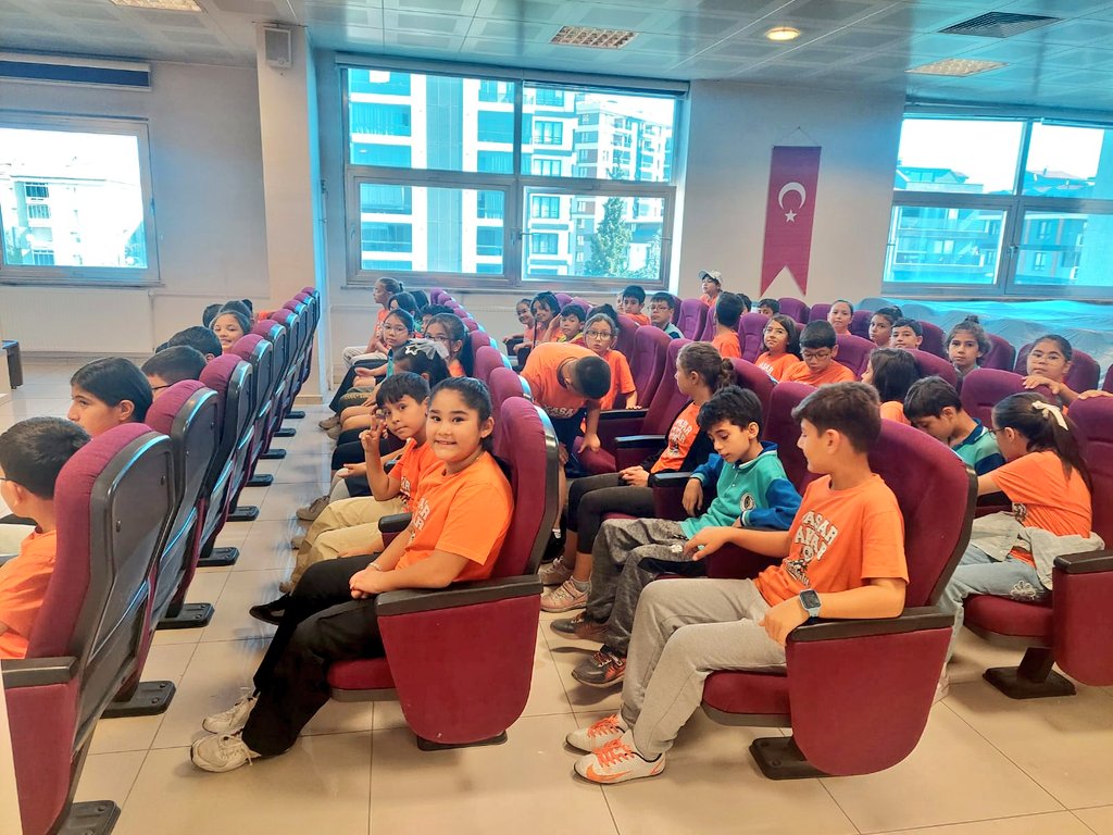 İl Müdürlüğümüz konferans salonunda ,2025 yılı Bilgilendirme ve Rehberlik Faaliyetleri kapsamında bu günün küçükleri,yarının büyüklerine sosyal güvenlik bilincini aşılamak için bilgilendirme yapılmıştır.