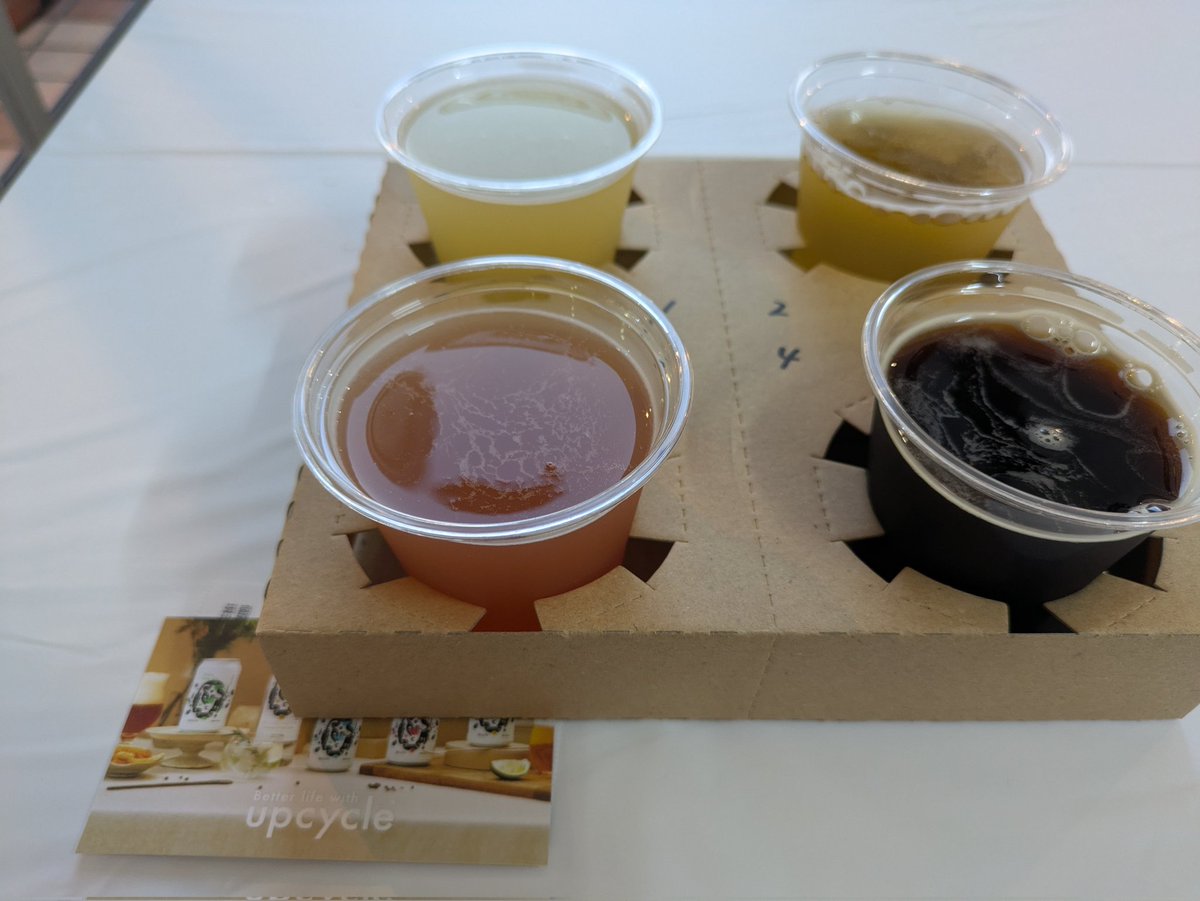 パンのミミから作ったビール飲み比べだそうで。クラフトビールフェス at はまテラス