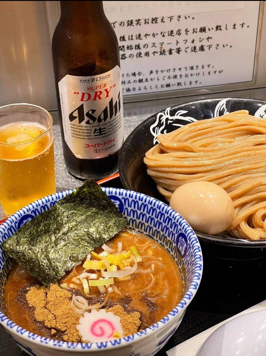 Blaiscsdowell's tweet photo. 超大好きなつけ麺。ここの麺はコシが抜群。湯気の加減が絶妙。餃子は普通のよりずっと大きい。ボリュームたっぷり。場所は東京駅KITTEデパート地下のラーメンストリート。店名は松戸富田麺绊。急いで行こう🏃

#ラーメン #グルメです https://t.co/7s0BOZgfjh