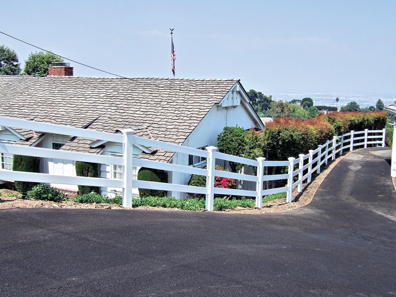 DuramaxFences's tweet image. Get to know why a vinyl ranch rail fence is a better choice than a wooden one:

Read More: shorturl.at/HseFs

FREE SHIPPING on all VINYL FENCES. $2500 minimum order. SHOP NOW!

#RanchRailFence #FencingDesign #WoodenFences #RanchStyle #duramaxfences