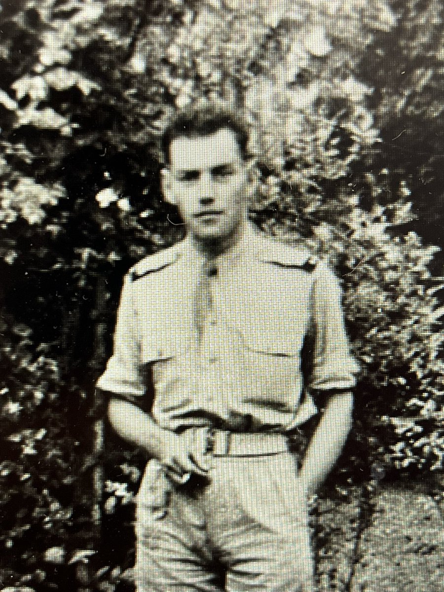 #herdacht - 26/09
Luitenant Jean Charles Albert Joseph Marie Coppens
Geb.20/3/1925 Elsene
Gest.26/9/1952 Kojak-Kol Korea
Vrijwilliger Stafcompagnie, Belgisch Koreabataljon
Stamnr O/45978
Gesneuveld bij lijf-aan-lijf gevechten tijdens operatie Mariëtte
<a href="/Defensieblog/">Defensieblog</a>