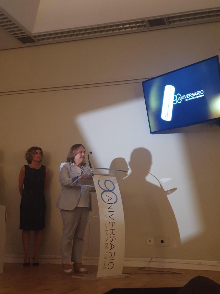 Se ha celebrado el 90° aniversario en <a href="/LatasdeBebidas/">Asociación de Latas de Bebidas</a>, donde Paloma Sánchez Pello, directora de Competitividad y Sostenibilidad de <a href="/esFIAB/">FIAB</a>, ha recogido un premio a la industria en la categoría 'Marca Sostenible', en nombre de Heineken, Mahou San Miguel, Hijos de Rivera y Red bull