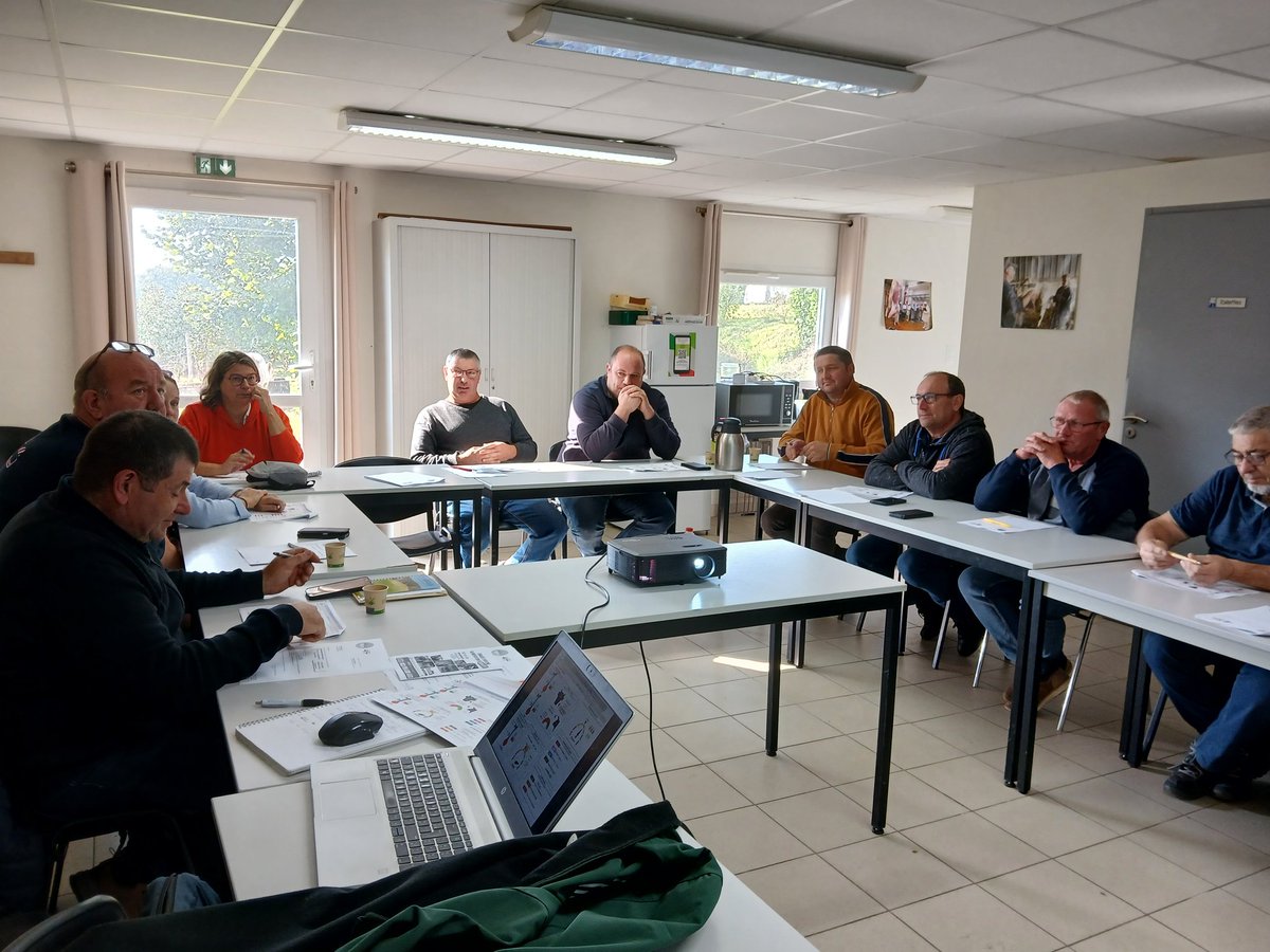 FDSEA Vendée (@fdseavendee) on Twitter photo 🟢🔴Avant mobilisation au CHD.#fnsea . Réunion section viande bovine 🐂#fdsea85 et <a href="/JAVendee/">JA de Vendée</a> Point conjoncture <a href="/EleveursBovins/">FNB</a> . FCO présente dans les exploitations. Préparation du concours bouchères <a href="/TechElevage/">Tech Elevage</a> . 🟢🔴Avant mobilisation au CHD.#fnsea . Réunion section viande bovine 🐂#fdsea85 et <a href="/JAVendee/">JA de Vendée</a> Point conjoncture <a href="/EleveursBovins/">FNB</a> . FCO présente dans les exploitations. Préparation du concours bouchères <a href="/TechElevage/">Tech Elevage</a> .