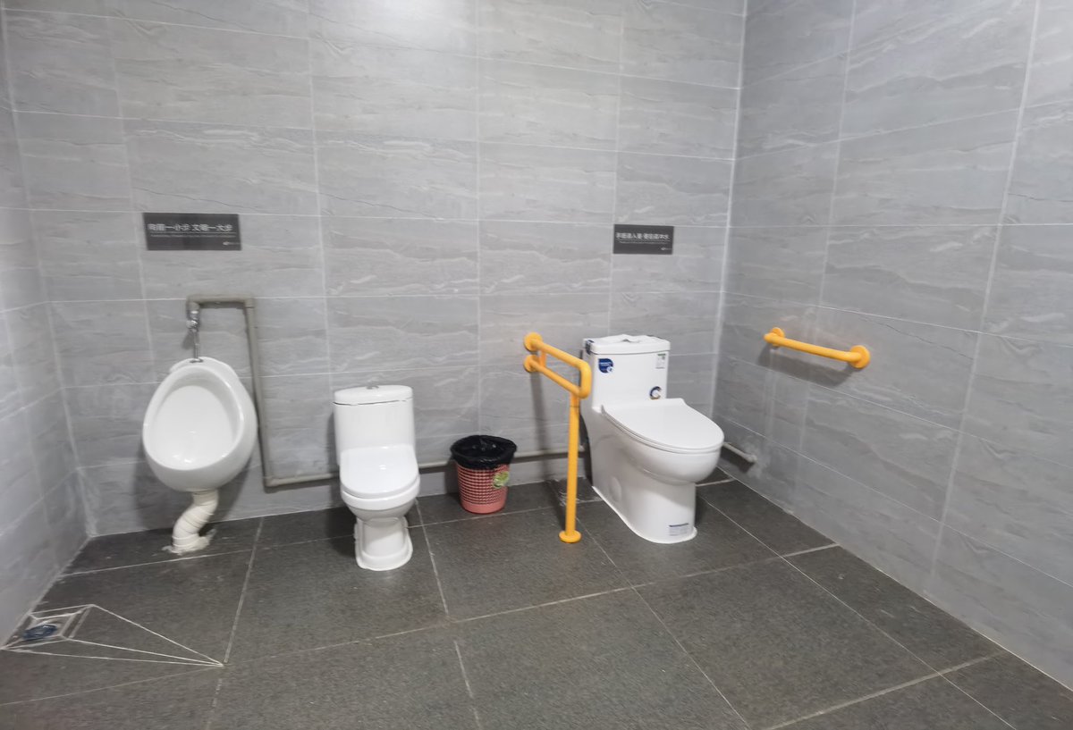 Bryen2020's tweet photo. Accessible toilets that meet standards. https://t.co/vk4Nl8MJkY