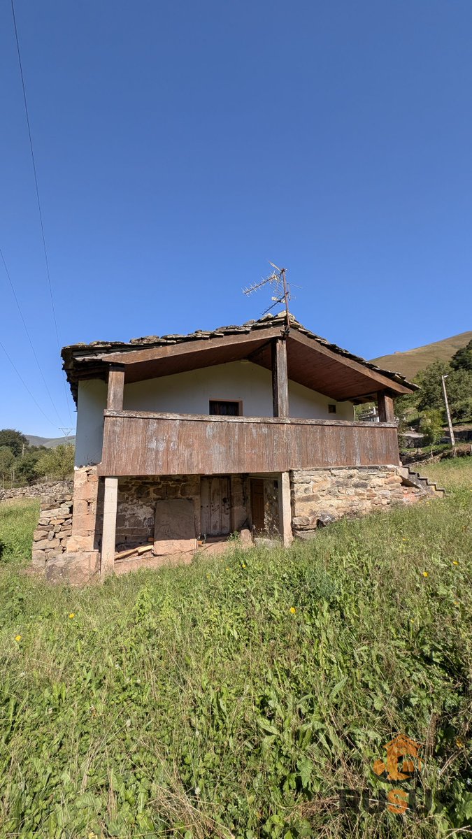 RUSURinmo's tweet photo. 🏡 En exclusiva: Cabaña pasiega en Vega de Pas (Cantabria).
✔️ 197 m² construidos
✔️ Finca de 1.300 m²
✔️ Junto al río Yera
💶 126.000 € | Ref. 3341 V
Una joya de piedra y roble que no se encuentra todos los días. https://t.co/MAc1vMQy7k
