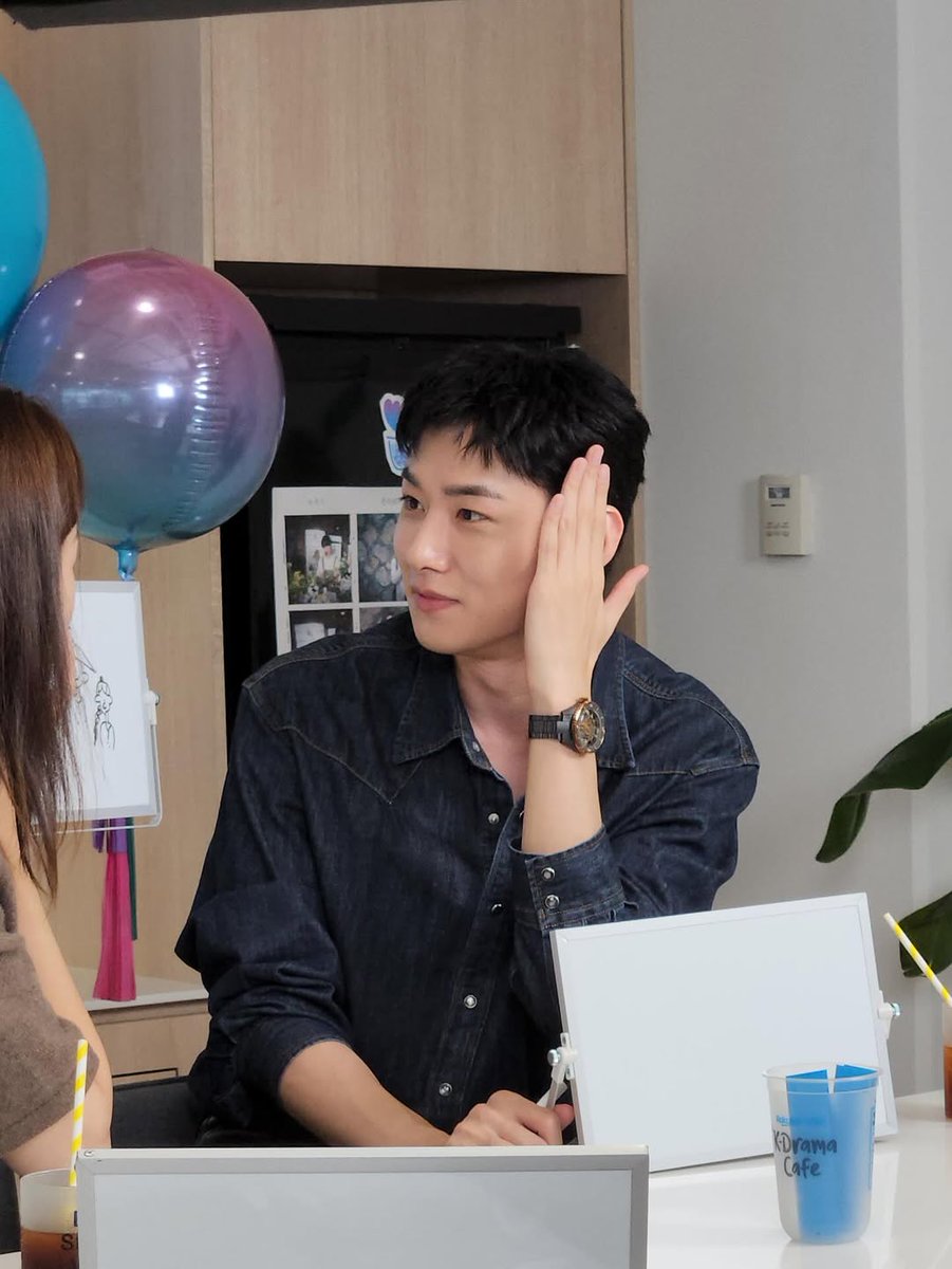 SJH_JPFC's tweet photo. [seojihoon_official訳]
Vikiライブを終えたジフン📸

面白くて可愛くて何でもできるソ・ジフン🩵

金曜日の夜は「マイ・ユース」📺🎥

JTBC 金曜 夜 8時50分 2話連続放送
-
#ManagementKOO #俳優 #viki #live
#JTBC #마이유스 #マイ・ユース #김석주 #キム・ソクジュ #drama

https://t.co/VitWLYD5as https://t.co/mqW2T5Nhyy