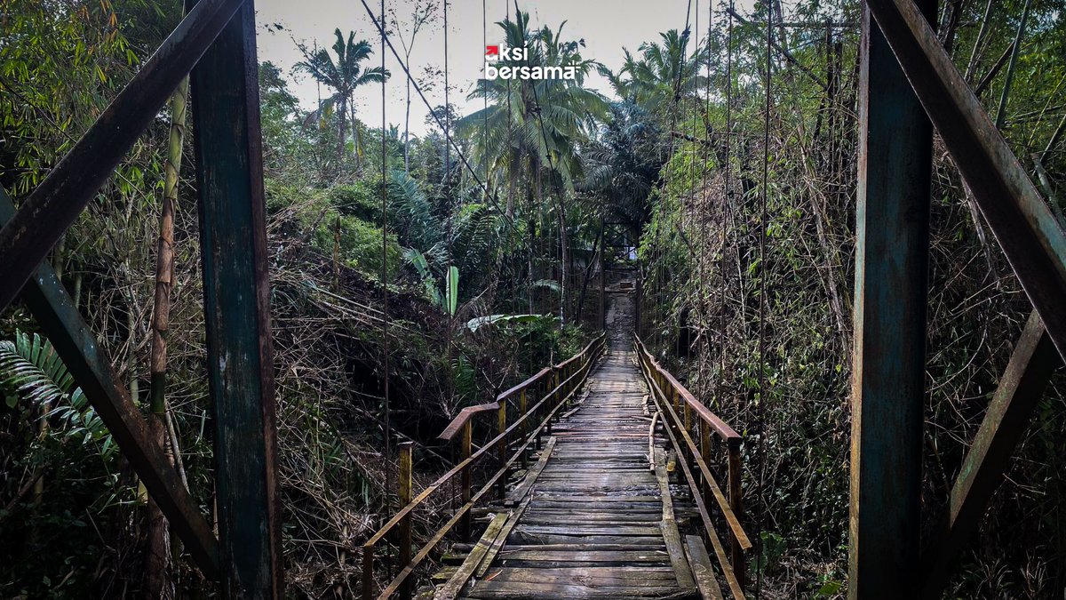 aksibersama_'s tweet image. Nyatanya, banyak masalah Indonesia itu nggak “seksi”.
Nggak bisa jadi slogan kampanye, nggak bisa jadi engagement, ngga bisa diviralin.

Padahal, kalau diselesaikan, dampaknya nyata.

Ini cerita tentang Aksi Bersama #BangunJembatan di Cikembang.