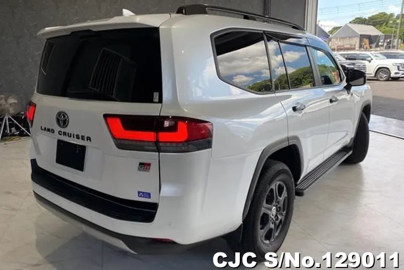Car_Junction's tweet photo. 2022 Toyota Land Cruiser for Sale at Car Junction! 🚙
✨ Color: Pearl | Transmission: Automatic
⚡ Engine: 3.3L Diesel | GR Sport Package

WhatsApp: https://t.co/YgGz8rxERf
Visit at : https://t.co/x2tWe0t8ju

#ToyotaLandCruiser #LandCruiserGRSport #CarJunction #SUVDeals https://t.co/YbPv0qhXUi