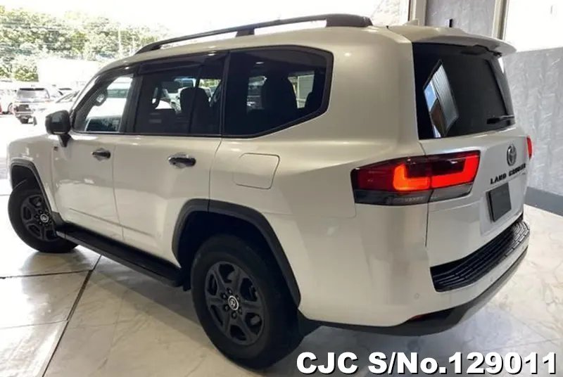 Car_Junction's tweet photo. 2022 Toyota Land Cruiser for Sale at Car Junction! 🚙
✨ Color: Pearl | Transmission: Automatic
⚡ Engine: 3.3L Diesel | GR Sport Package

WhatsApp: https://t.co/YgGz8rxERf
Visit at : https://t.co/x2tWe0t8ju

#ToyotaLandCruiser #LandCruiserGRSport #CarJunction #SUVDeals https://t.co/YbPv0qhXUi