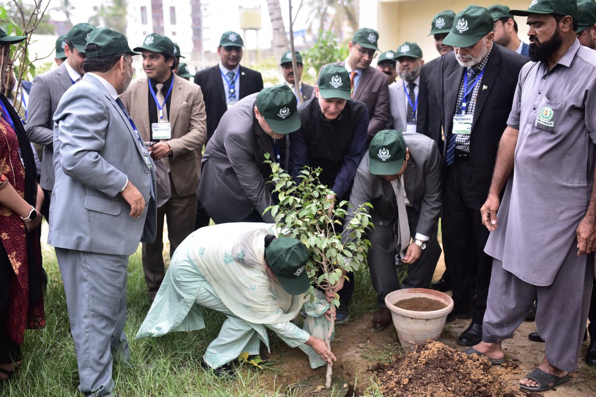 DrSyedSaif's tweet image. Tree Plantation a mandatory activity by all officers of MCMC &amp;amp; SMC of NIPA Karachi to make the enviornment green &amp;amp; healthy

#Karachi
#Greenpakistan 
#GreenKarachi