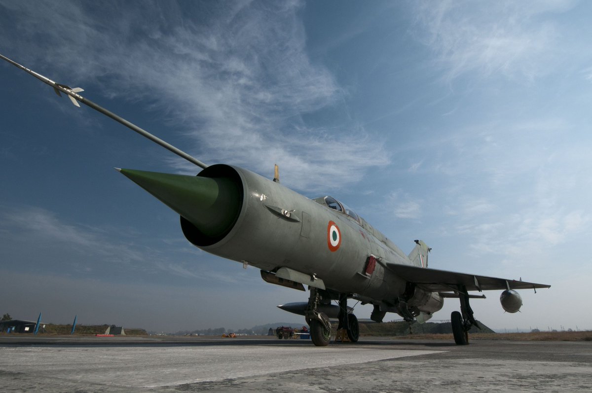 DefenceDecode's tweet photo. In the US, the military frequently donates retired aircraft to universities for study. Russia, France, and Israel have partnerships b/w military manufacturers and academic institutions for R&D on legacy systems.
Even within India, HAL and ISRO have a history of collaborating with academic institutions. This can be extended further and retired #MiG21s and their #Engines should be made available to premier institutions like IITs, NITs, IISc, or aerospace R&D centres
Students in Aerospace, Mechanical, Electrical, and Material Sciences would benefit immensely from studying real aircraft systems.
Let them fuel education, innovation & #AtmanirbharBharat in aerospace tech. @DefenceMinIndia  @PMOIndia