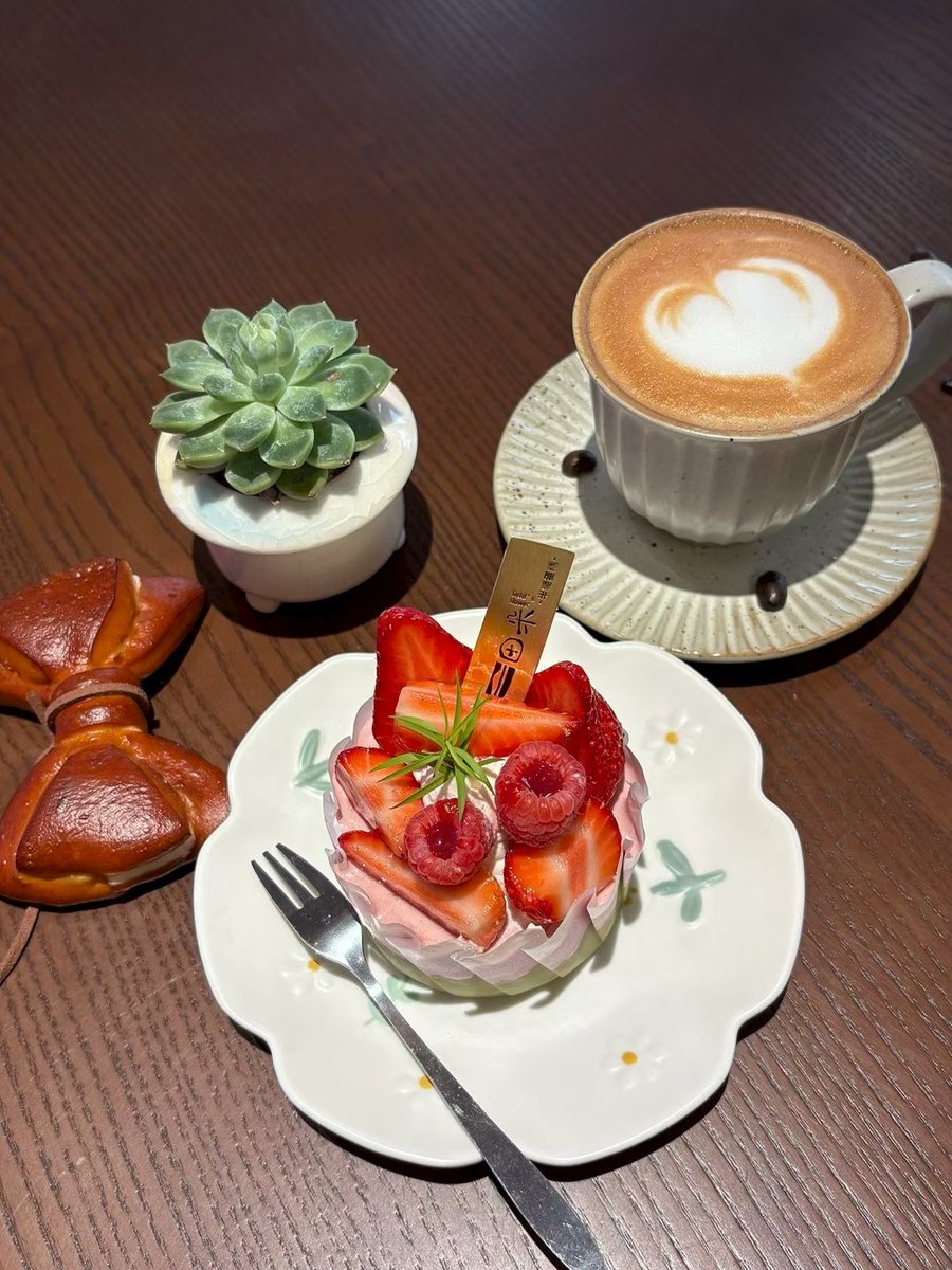 Alice166166's tweet image. 喝个下午茶，关注我一下吧😅🌹