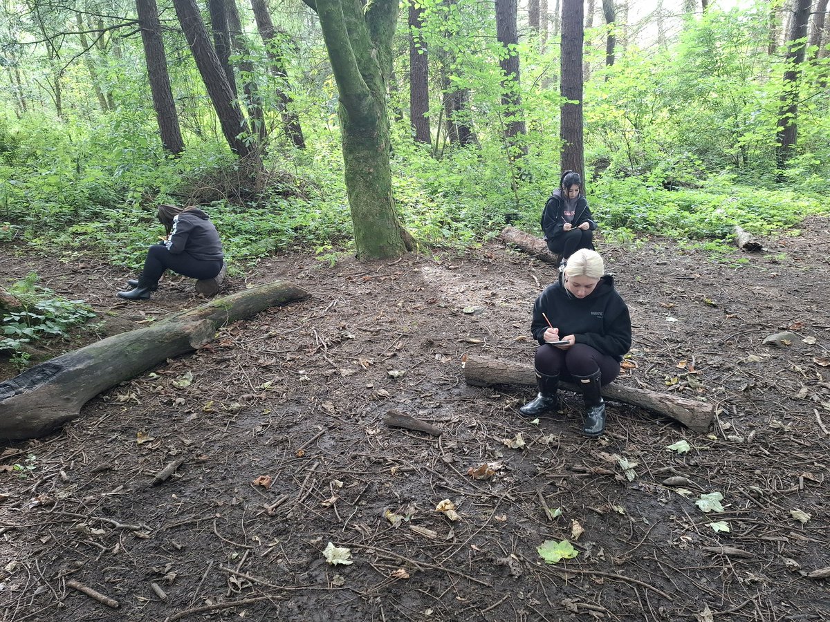WeAreNatureCIC's tweet photo. Session 2 with Ayrshire College Early Years students
We explored senses in nature while encouraging them to step into the shoes of a pre-5 child.
Out of their comfort zone at first, but soon laughter, play &amp; inspiration filled the session 💡
Funded by @SafeDeposits 
#skillshare https://t.co/NAC4RoQdRr
