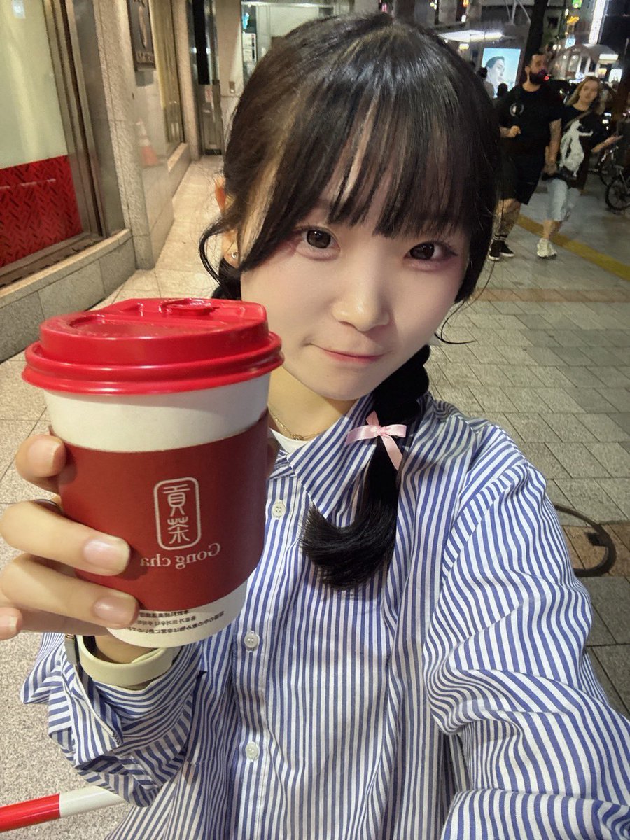 Missgwc2025's tweet image. 自由投稿⬇️

エントリーNo.5  有菜(ゆな)です💜💭

最近涼しくなりましたね🍂

そんな時は温かい飲み物で暖まりましょ〜🧋🧣

毎日#ゆなぽち お願いいたします🙇‍♀️

#学習院女子大学 ＃学女 #GWC #ミス和コンテスト ＃ミス和コンテスト2025