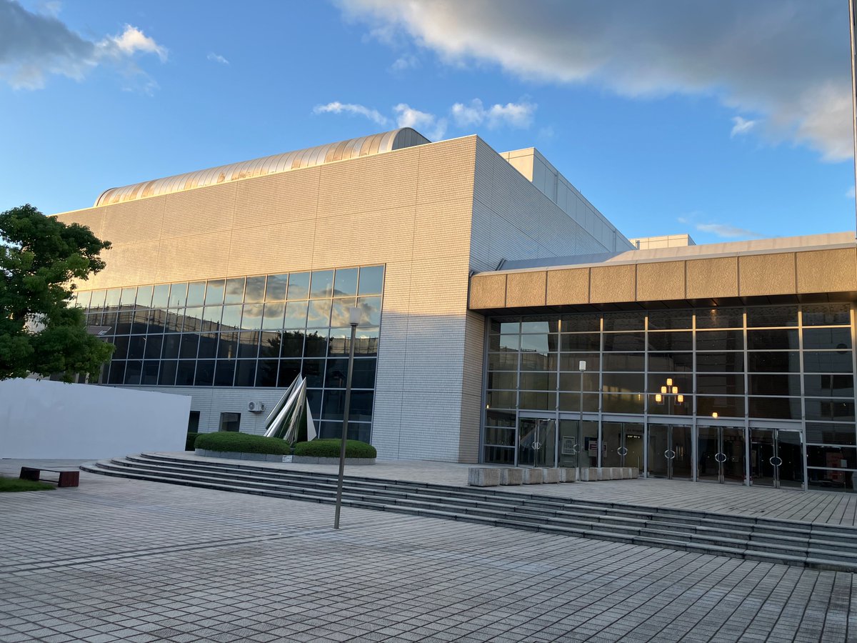 📢 四日市市文化会館は
2025年10月1日（水）から1年間、給排水管改修等工事のため休館いたします。
ご不便をおかけしますが、未来のための準備期間です。どうか忘れずにいてください。

再開（再会）の日2026年10月1日㈭、笑顔でお会いできますように