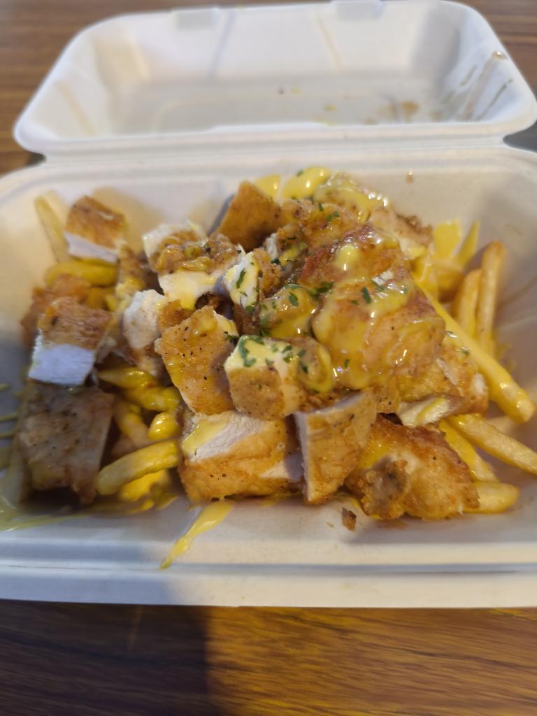 という訳で川崎でビール。
ペコラビールのコールドIPAと肉！

美味しい！！
今ちょうどこういうのを飲みたかったのよ。