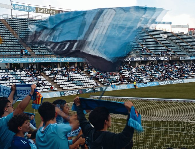 pjuvilla's tweet photo. Avui el PSC es queda sol, s'aprova la MOCIÓ PER GARANTIR LA CONTINUÏTAT DEL LLEIDA CF AL CAMP D’ESPORTS . 

"tranquils que tot això acabarà al TSJC" diu el regidor de govern @CarlosEnjuanes en el debat sobre la moció. De quan tots els professors "et tenen mania". https://t.co/0bHhCB1AQq
