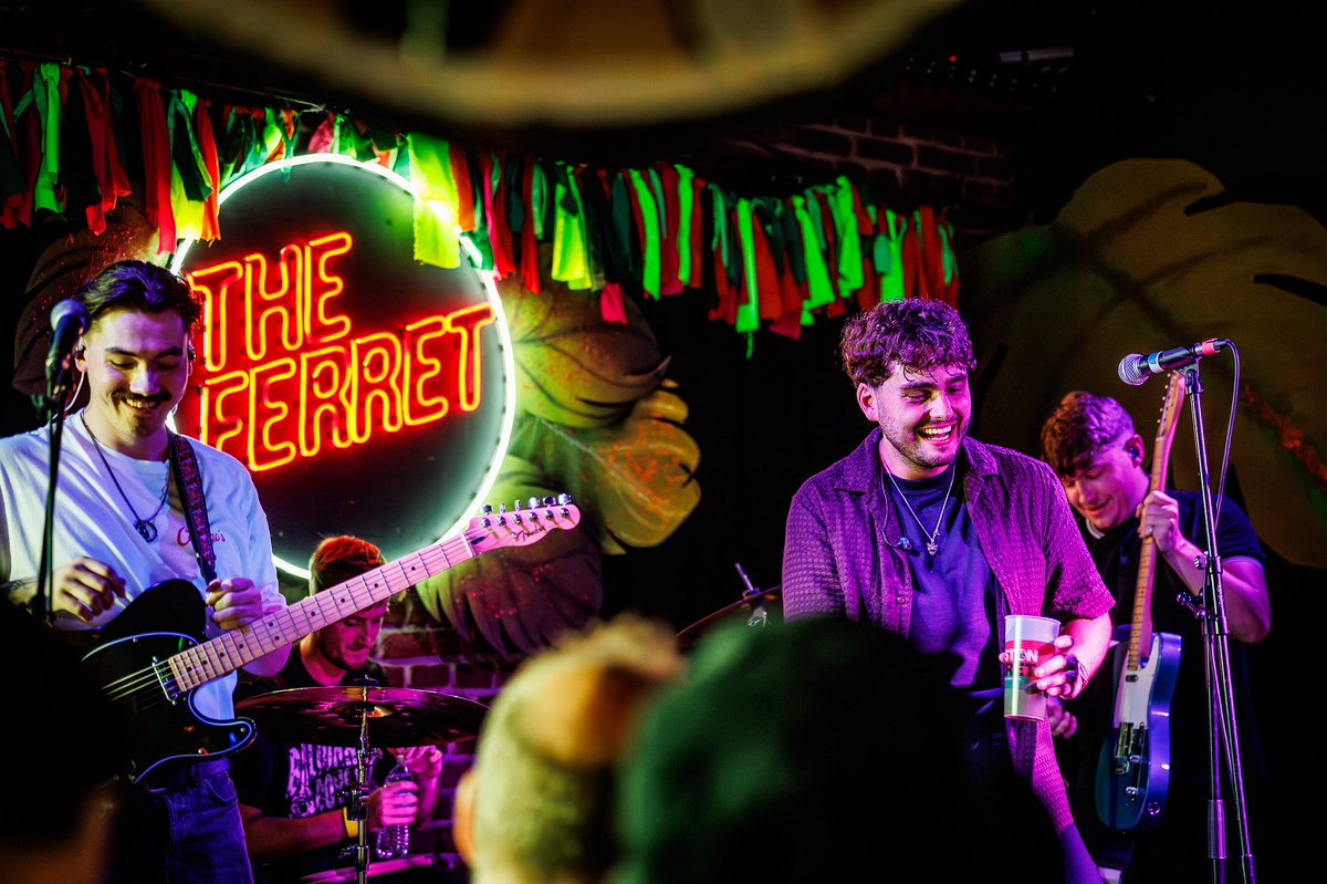 SMASHIN’ RECORDS 🚀⏳

‘TIME’ has blown our expectations out the water - we’ve smashed through the 4k stream mark and still climbing!

Feelin’ very grateful 🤟🏼

📸 Michael Porter Photography
#tnwtnwelloello #band #indie #newmusic