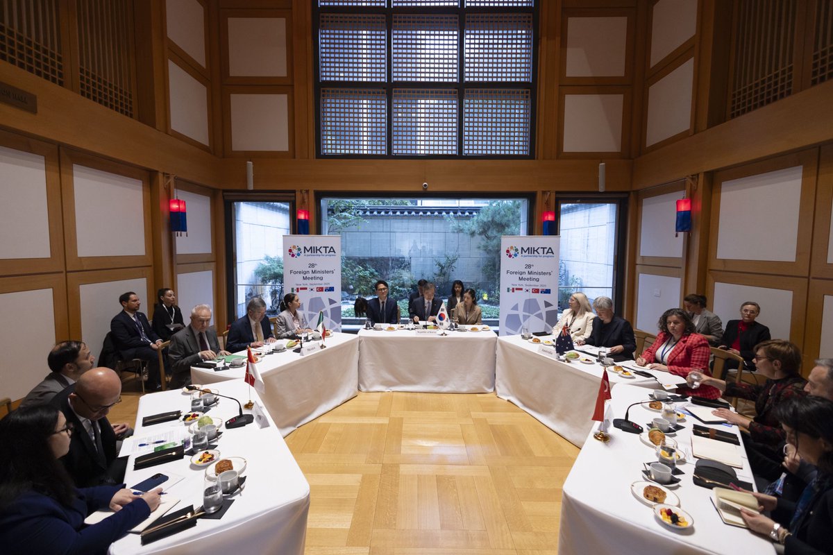 Senator Penny Wong tweet media