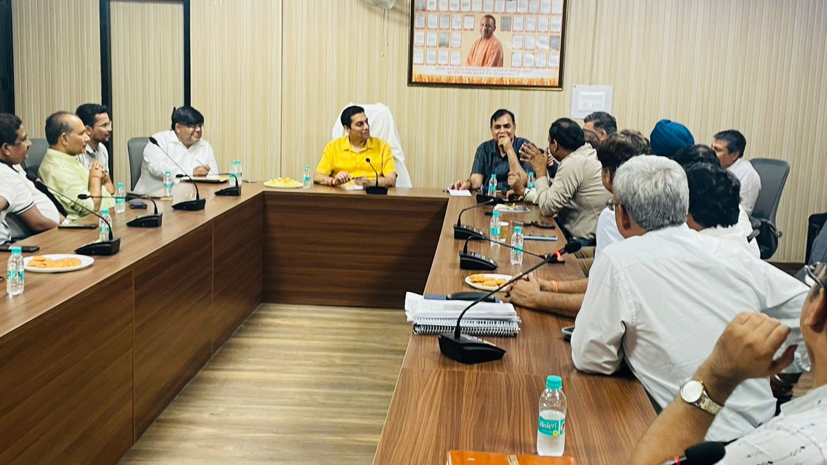 CEO #UPSIDA Shri Mayur Maheshwari visited IA #Surajpur and engaged with members of the industrial association. He addressed their concerns, provided solutions, and encouraged them to promote the area as a dust-free zone by developing it into a model green space.