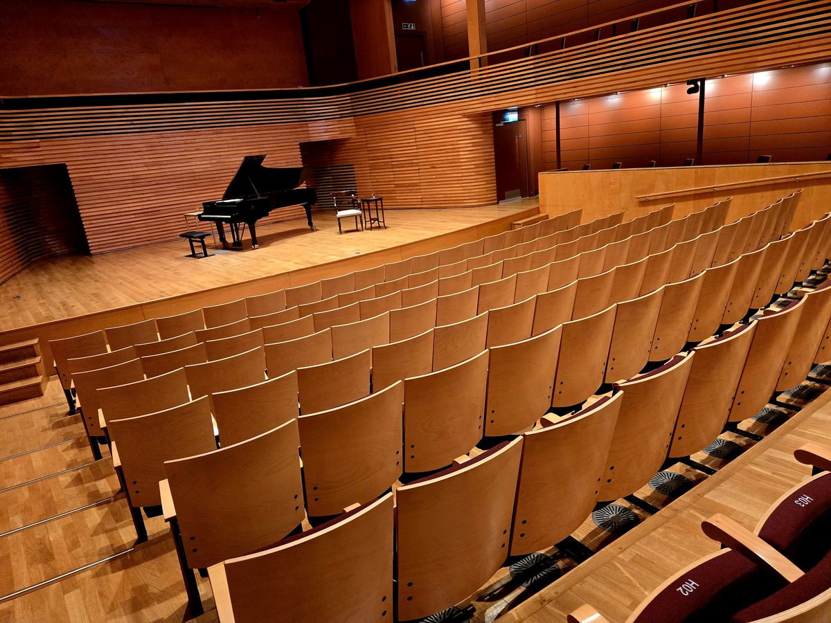 Lucy Parham tweet media