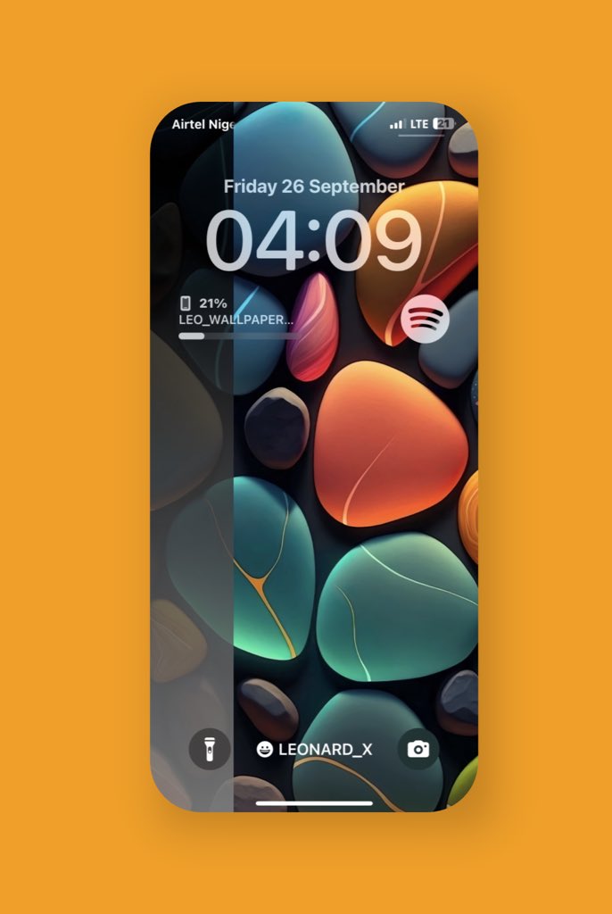 Leonard18_X's tweet image. Caption: &quot;Colorful vibes on my lock screen 🌈📱&quot;
#LockScreenArt #ColorfulDesign #TechStyle
Load in 4k