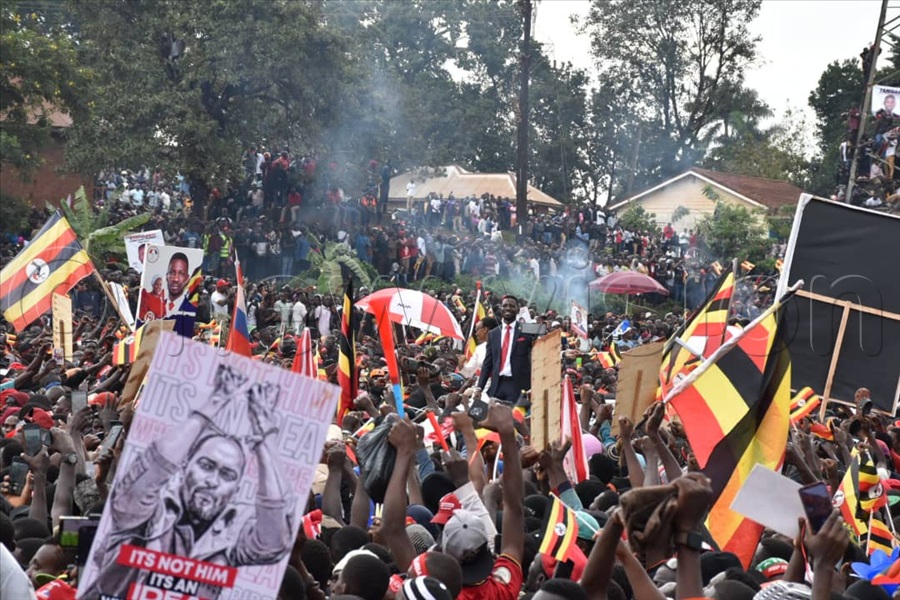 BukenyaWa's tweet photo. Amasanyalaze Mugawulira.................
#UgandaDecides2026
#Tick #Umbrella
@HEBobiwine #ForPresident
#ProtestVote2026 https://t.co/C31GbXHLFm