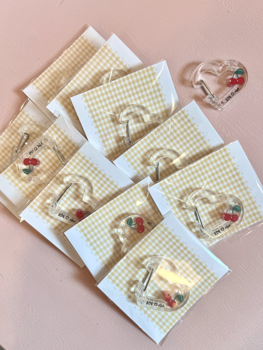 선선콘
첫 앙녕 기념으로 트친들에게 줄 
선물 준비해써영💝
내 선물 받아줄 이뿌니들 있낭💗
(부디 10개 다 줄 수 있어야할텐데🥹)

인사와 동시에
그대의 소매로 투척할 예정💫

일코 가능(?)
준쨩 가두기 가능(?) 

선선콘때 만나요>_<🍀