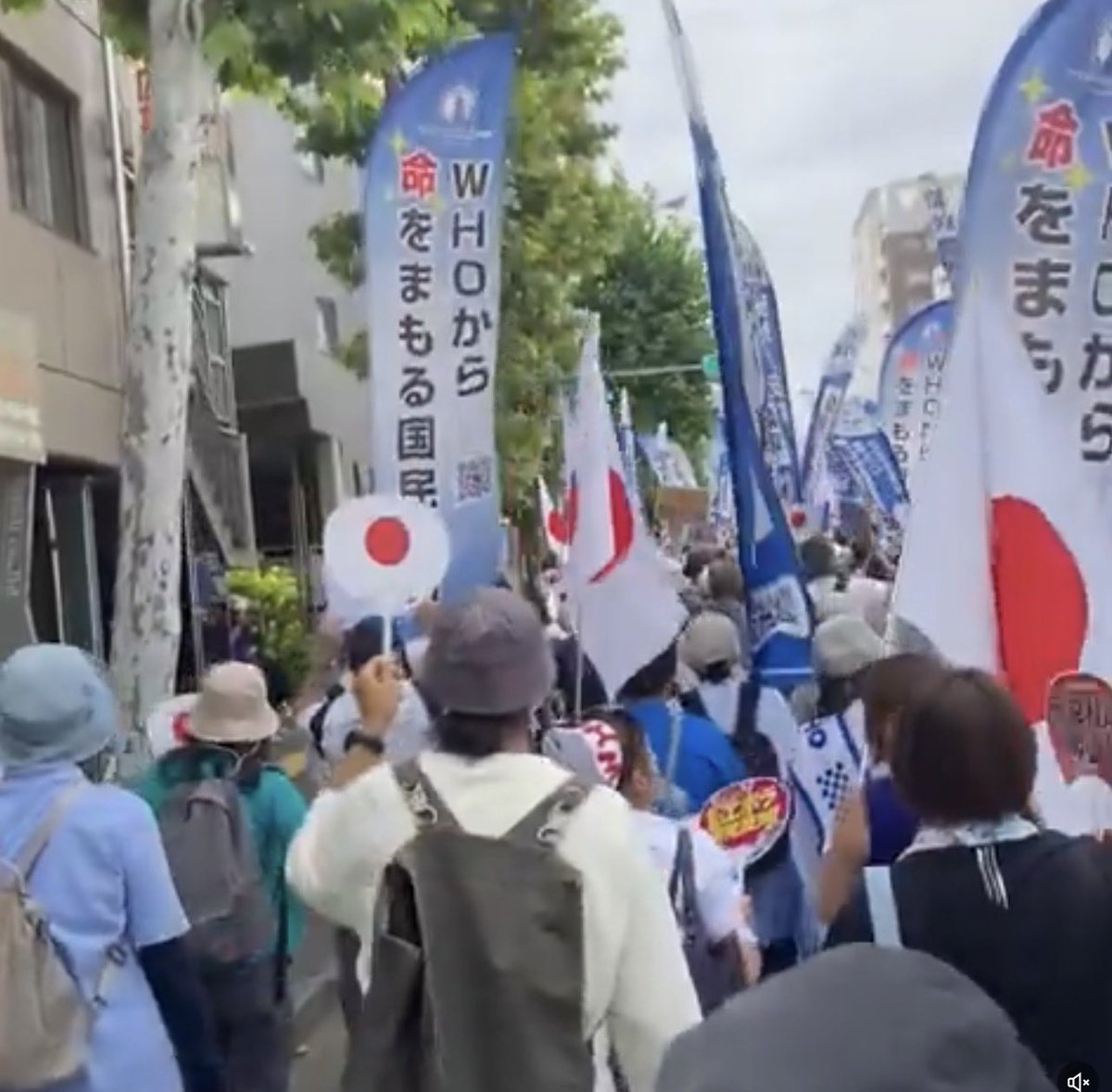 gHqrY1IR1v11181's tweet photo. 10,000+ people at Japan’s WHO Exit Protest on 9/23—demanding mRNA vaccine halt &amp; LDP accountability. Yet zero coverage from major TV &amp; newspapers? Japan’s media silence on public voice. #JapanProtests #WHOExit #LDPReality https://t.co/k9TEAw9lZV