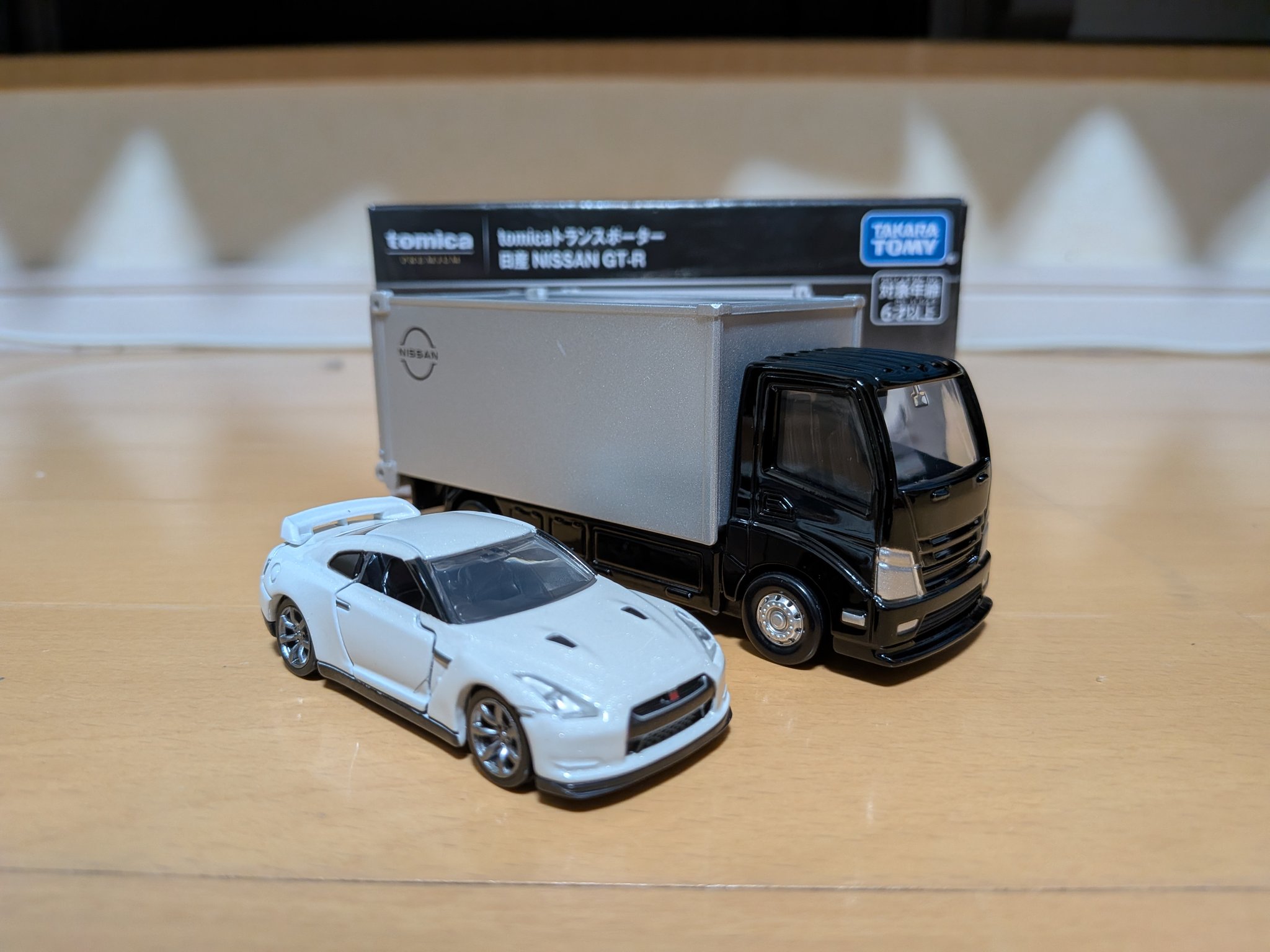 即購入OK★トミカ 日産GT-R トランスポーター ホワイト 新品未開封 トミカプレミアム tomicaトランスポーター 日産 NISSAN GT－R