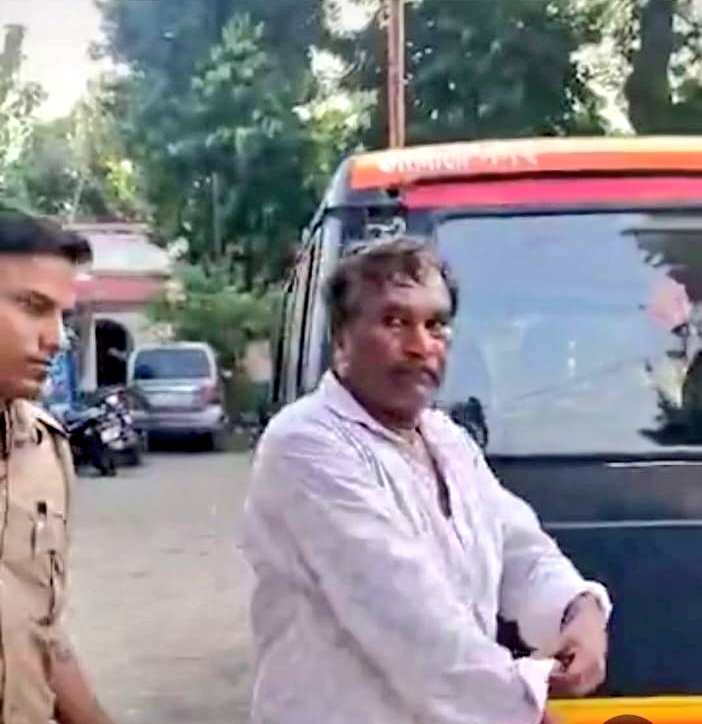 Basicwale's tweet photo. सीतापुर बीएसए-प्रधानाध्यापक बेल्ट प्रकरण में प्रदेश स्तर से शीघ्र ही बड़ी कार्यवाही सामने आ सकती है।
-सूत्र https://t.co/feNo0UqVec