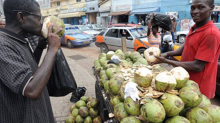I’m discussing rising prices of basic street food in Ghana, despite some farmers selling at cheaper prices.

A coconut farmer and trader from Gomoa Afransi gave us a breakdown of the coconut business. 

Famers in Gomoa sell 100 pieces of coconut for GHC120. That means the farm