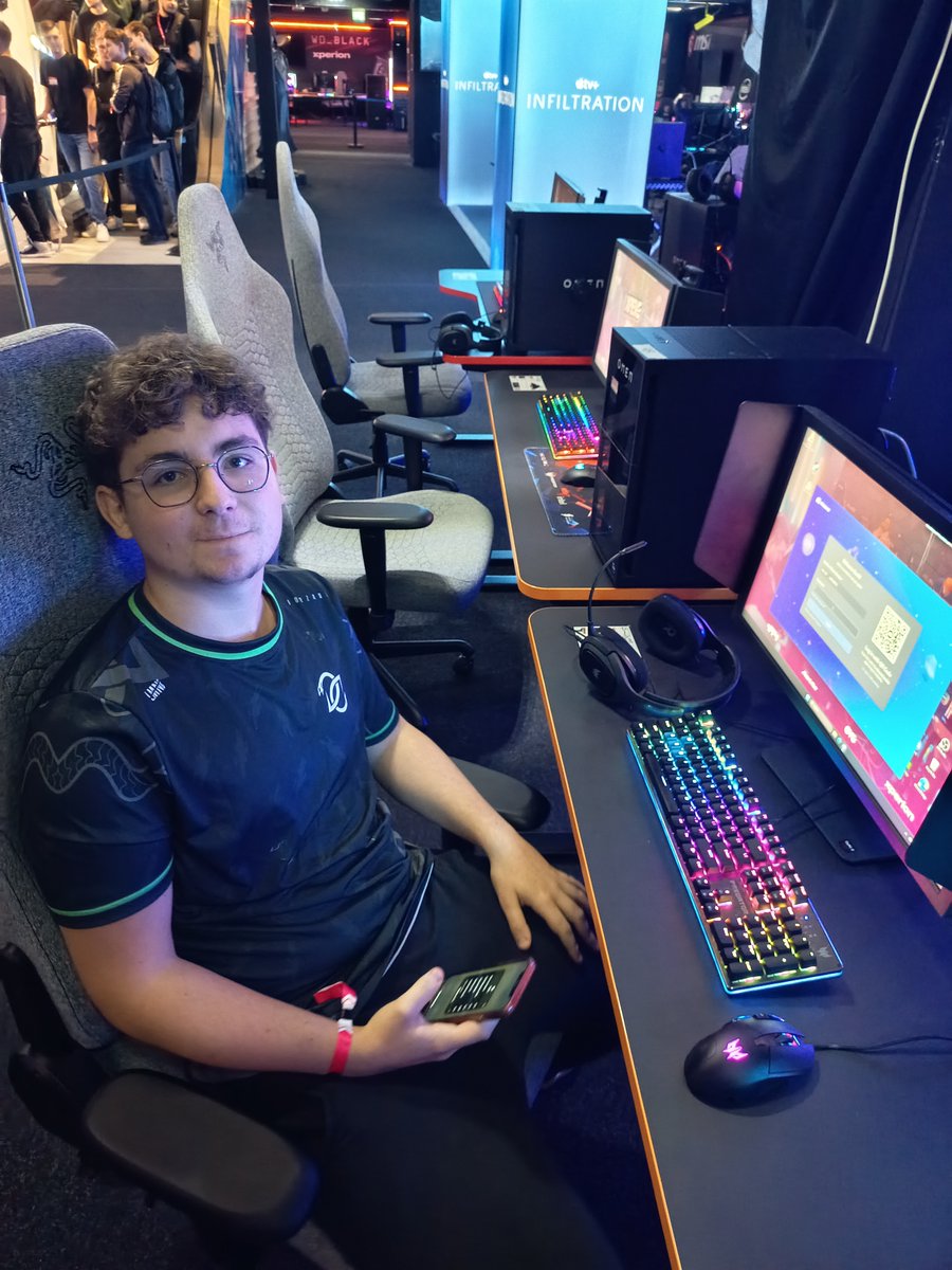 2R ROtrex tweet media