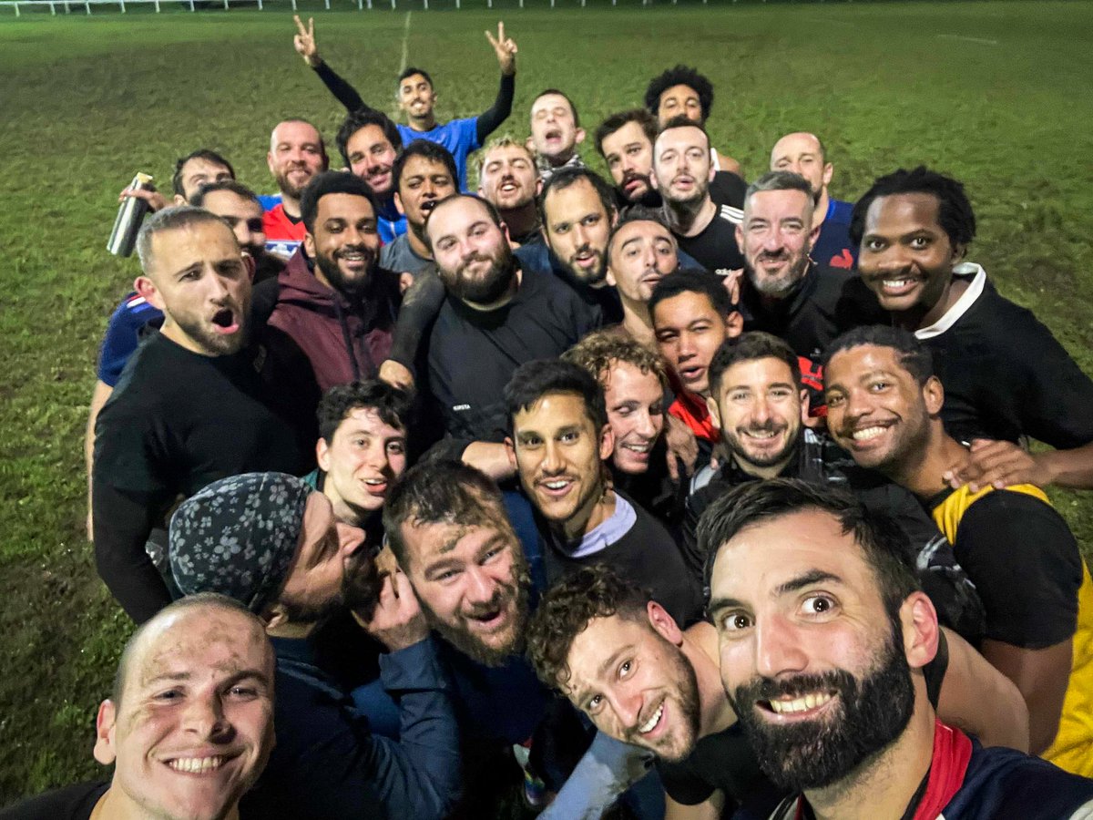 Hier soir, nos Coqs Festifs étaient de retour au parc de Choisy à Créteil pour le Jeudi Rugby avec notre coach Ludo. On continue ? Rendez-vous demain 10h au stade Pershing 🐓🏉❤️