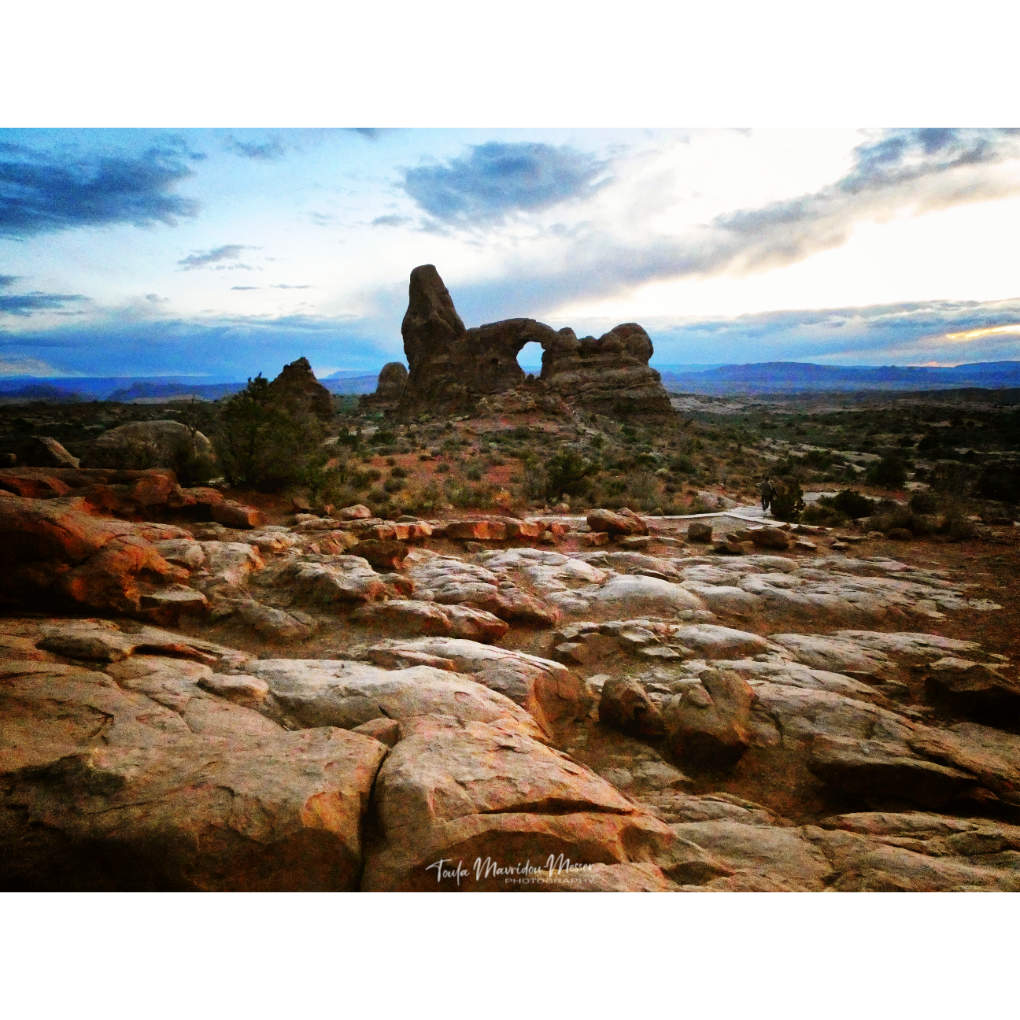 Happy #fridayfavourites, everyone! These are a few views of one of my favourite places - Arches National Park, Utah. Wishing us all a day of seeing the beauty in everything! 

#photography #landscapephotography #nationalparks