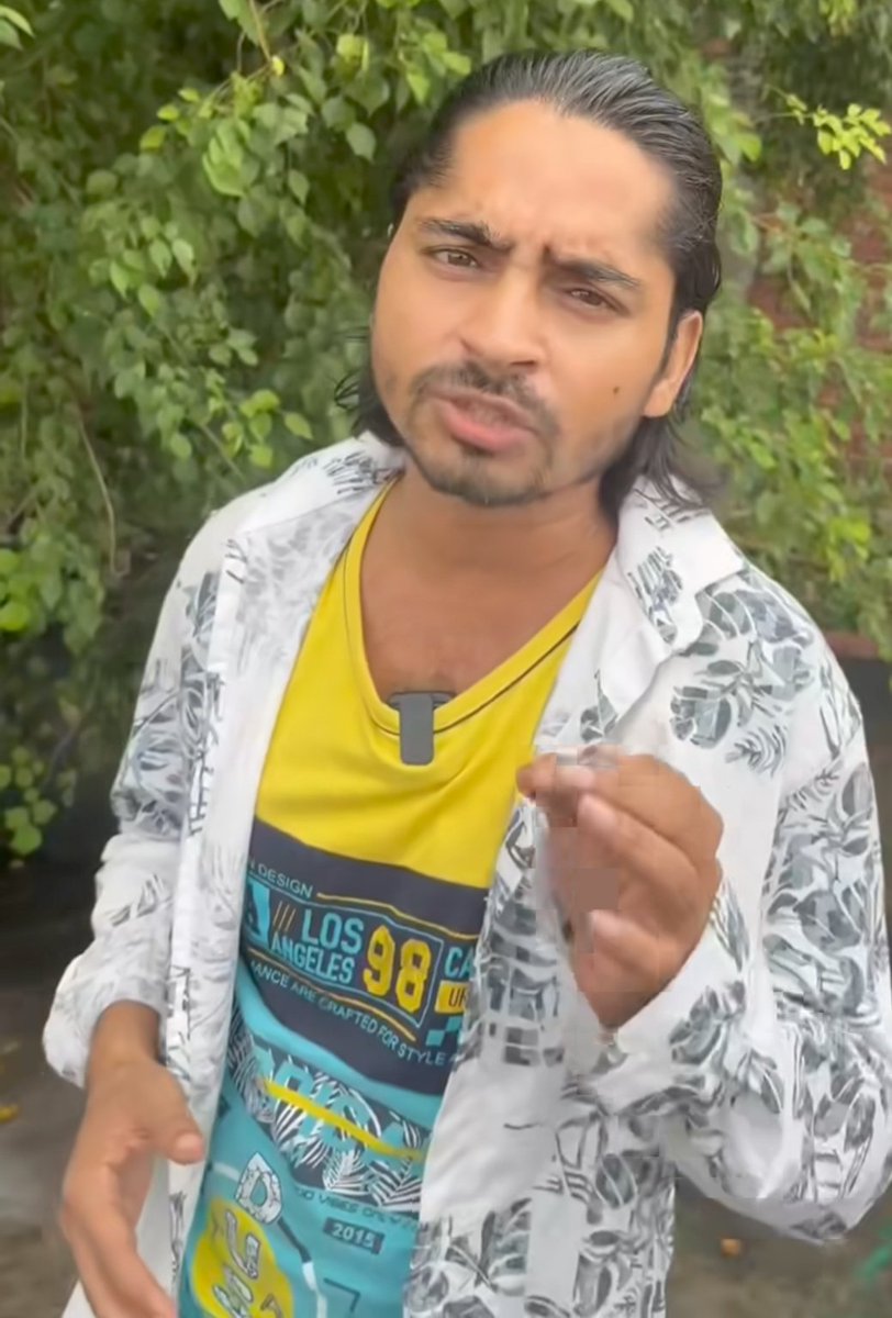 बिहार के टाइगर यादव की बस गलती इतनी थी कि सरकार से सवाल पूछ लिए। यही बात बीजेपी की निंद उड़ा दी।

आज टाइगर यादव का यूट्यूब चैनल पर स्ट्राइक आ गया है और टाइगर यादव अब अगले 7 दिन तक वीडियो नहीं बना सकते है। यहीं नहीं टाइगर यादव को जान से मारने की धमकी दी जा रही है।

टाइगर यादव के