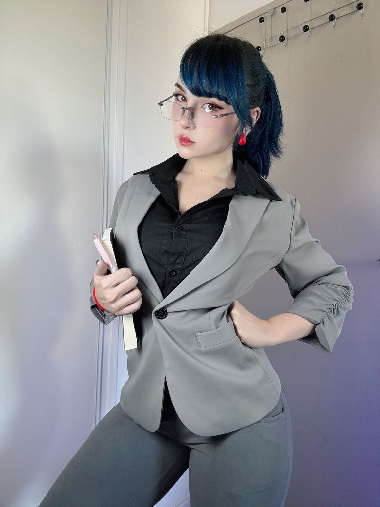 Strict trainer tease. Follow my lead if you dare 👓