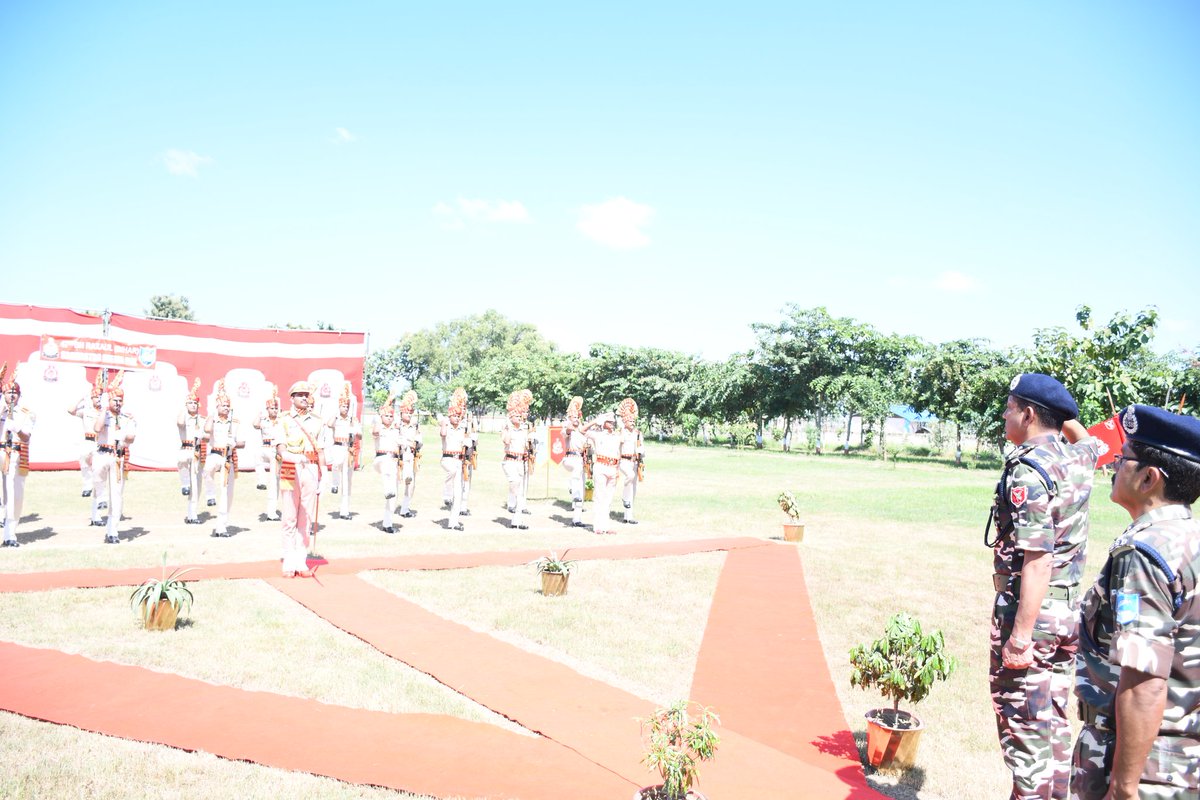 SSB_INDIA's tweet image. Later, #DGSSB visited #BOP Pantoka (47th Bn), he inspected the campus infrastructure, assessing operational readiness. He boosted the morale of the jawans by having a motivating interaction with them.

🔸 He also visited the 47th Bn Hqrs, Raxaul, where he  interacted with…