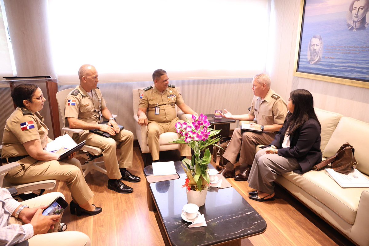 UNADE_RD's tweet image. El rector, Mayor Gral. Rafael Vásquez Espínola, ERD, PhD, encabezó el encuentro junto al Cor. Humberto Alberti y la Tte. Cor. María Cristina Ortiz, abordando el rol de la investigación en la seguridad regional.
@MDefensaRD #SeguridadHemisférica