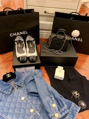 Jeremqwalta's tweet image. 👭 女子会＝食べて、飲んで、買い物三昧！
彼女がいれば、お金がなくても楽しい😆
「これ、絶対似合うよ！」今日はこのセリフを一番多く聞いたかも👗